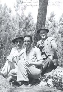 José Formosinho, Octávio da Veiga Ferreira e Abel Viana, numa pausa das escavações de Monchique, em setembro de 1947.
