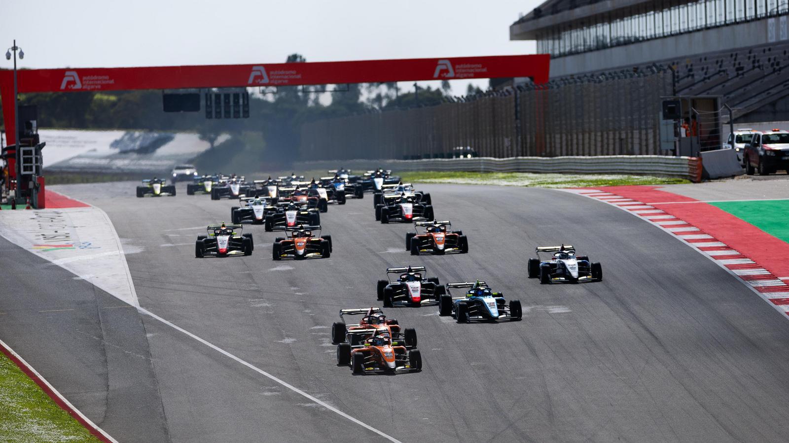 F4 Espanha - Foto-Autódromo Internacional do Algarve