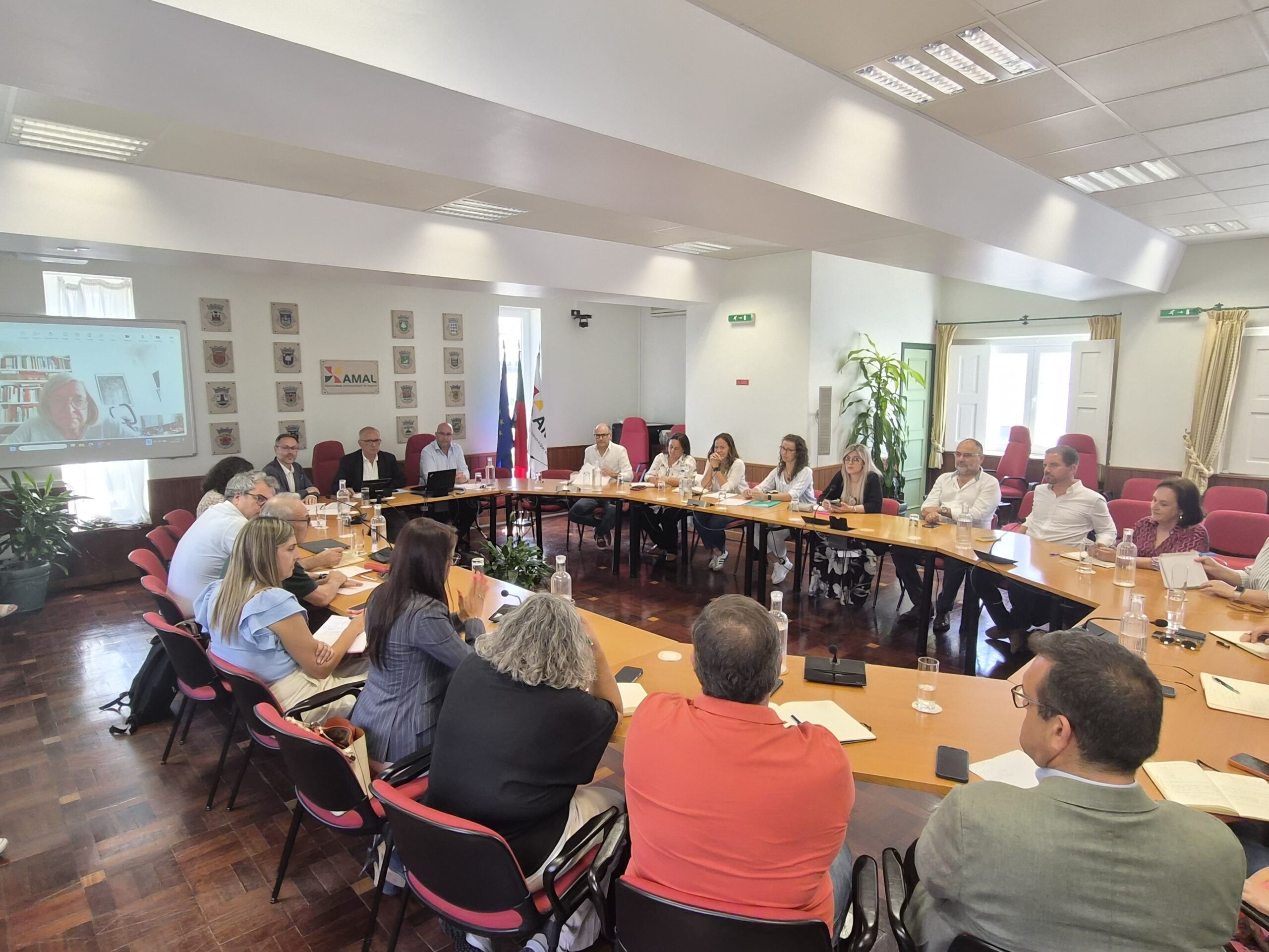 Reunião da AMAL sobre habitação - Foto-Divulgação